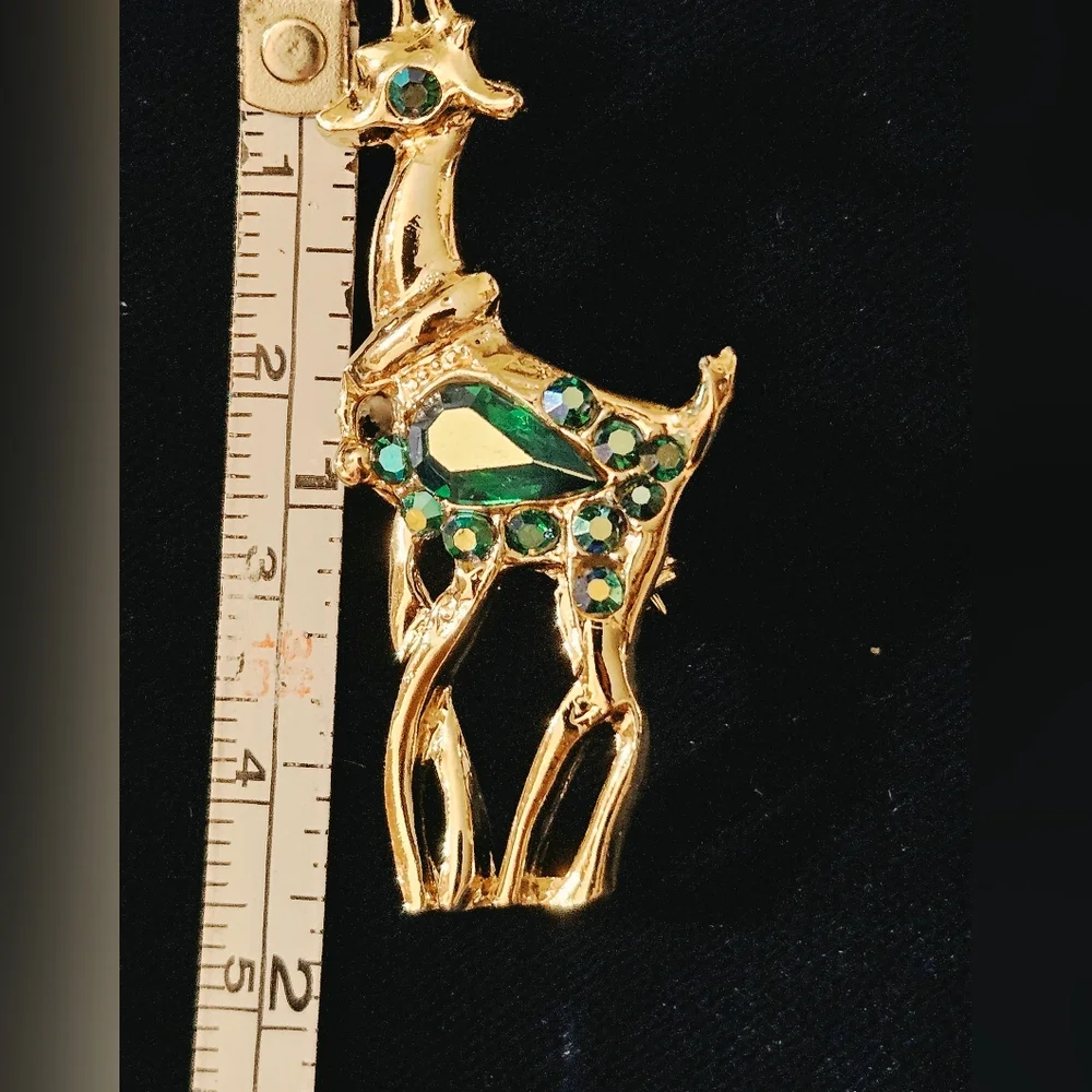 VTG Glodtone Giraffe Brooch Embellished with Emerald Green Rhinestones 1.75
